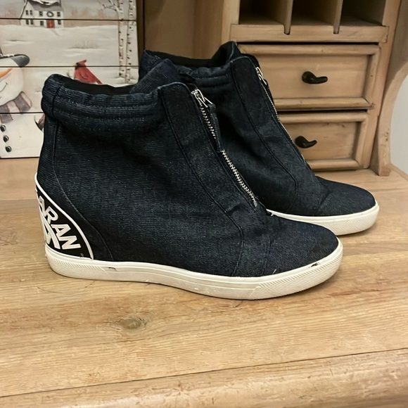 DKNY Connie Wedge Sneakers Denim Street Chic High-top Size 10 Exposed Zipper - Picture 1 of 9